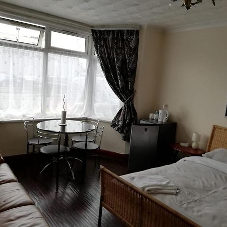 Cozy Guest House Luton  Exterior foto